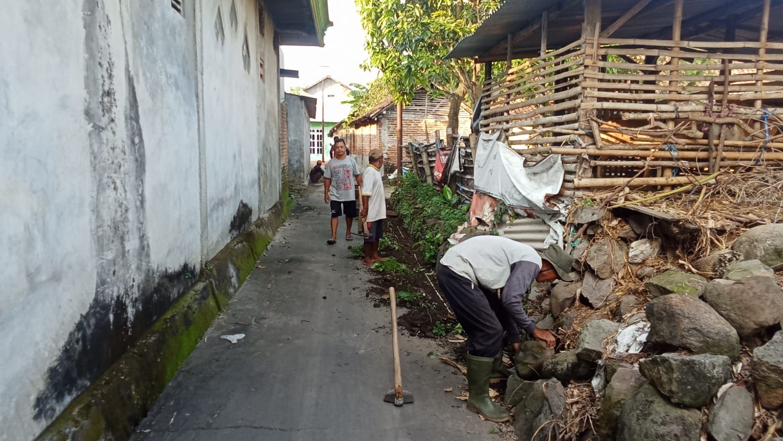 KEGIATAN GERAKAN INDONESIA ASRI DESA TAMBAKREJO 